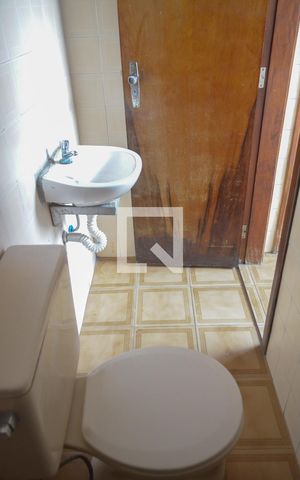 Casa à venda com 180m², 3 quartos e 2 vagas Casa à venda com 180m², 3 quartos e 2 vagasBanheiro 2