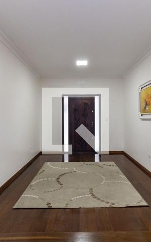 Casa à venda com 200m², 3 quartos e 2 vagas Casa à venda com 200m², 3 quartos e 2 vagasSala