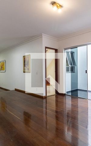 Casa à venda com 200m², 3 quartos e 2 vagas Casa à venda com 200m², 3 quartos e 2 vagasSala