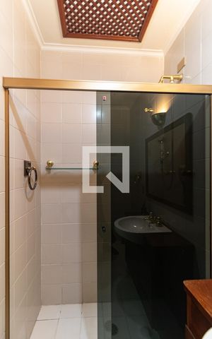 Casa à venda com 200m², 3 quartos e 2 vagas Casa à venda com 200m², 3 quartos e 2 vagasBanheiro Social