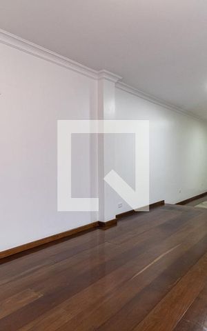 Casa à venda com 200m², 3 quartos e 2 vagas Casa à venda com 200m², 3 quartos e 2 vagasSala