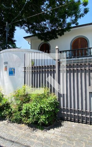 Casa para alugar com 400m², 3 quartos e 1 vagaFachada