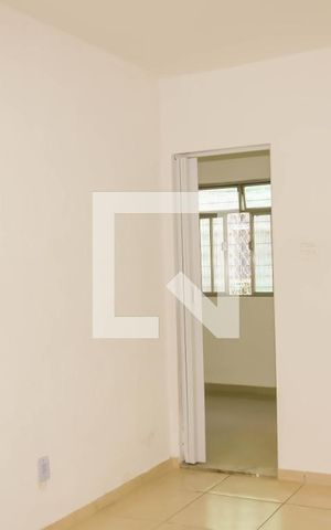 Casa à venda com 80m², 2 quartos e sem vaga Casa à venda com 80m², 2 quartos e sem vagaSala