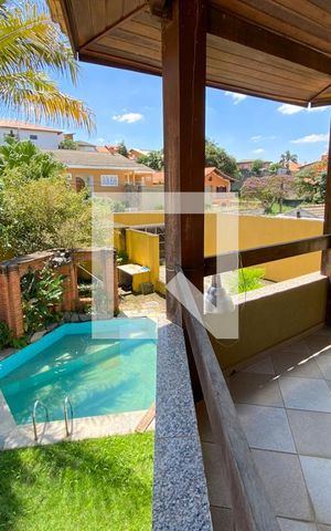 Casa à venda com 609m², 7 quartos e 6 vagas Casa à venda com 609m², 7 quartos e 6 vagasVaranda