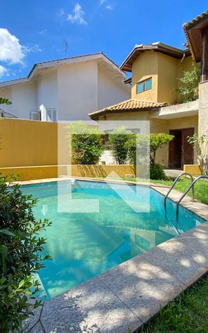 Casa à venda com 609m², 7 quartos e 6 vagas Casa à venda com 609m², 7 quartos e 6 vagasPiscina