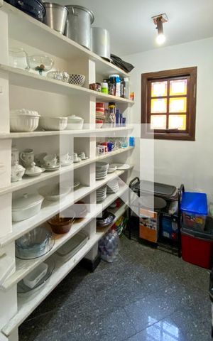 Casa à venda com 609m², 7 quartos e 6 vagas Casa à venda com 609m², 7 quartos e 6 vagasDespensa