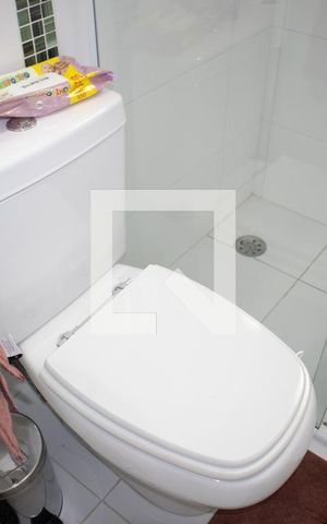 Casa à venda com 100m², 3 quartos e 2 vagasBanheiro do Quarto 1