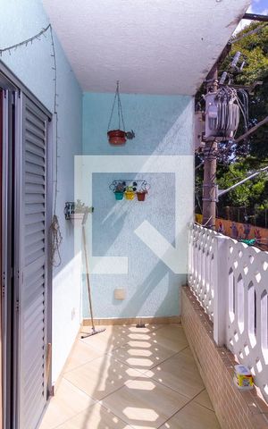 Casa à venda com 300m², 3 quartos e 2 vagas Casa à venda com 300m², 3 quartos e 2 vagasSacada