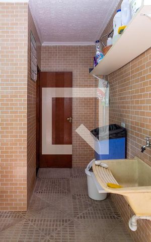Casa à venda com 300m², 3 quartos e 2 vagas Casa à venda com 300m², 3 quartos e 2 vagasÁrea de Serviço
