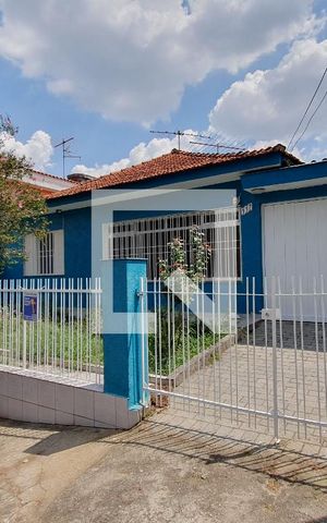 Casa à venda com 252m², 2 quartos e 4 vagas Casa à venda com 252m², 2 quartos e 4 vagasfachada casa