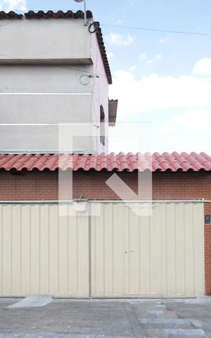Casa para alugar com 180m², 3 quartos e 2 vagasFachada