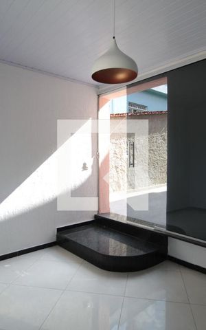 Casa para alugar com 180m², 3 quartos e 2 vagasSala