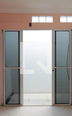 Casa para alugar com 180m², 3 quartos e 2 vagasSuite