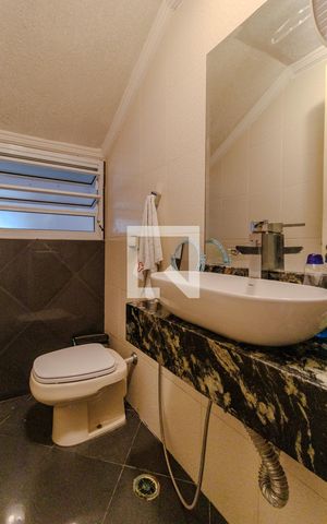 Casa à venda com 350m², 3 quartos e 2 vagas Casa à venda com 350m², 3 quartos e 2 vagasLavabo