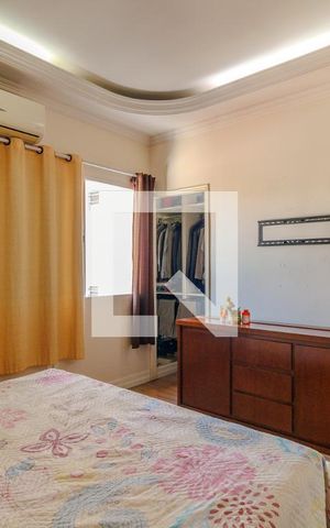 Casa à venda com 350m², 3 quartos e 2 vagas Casa à venda com 350m², 3 quartos e 2 vagasSuíte
