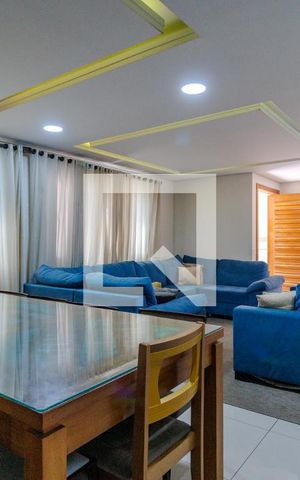 Casa à venda com 350m², 3 quartos e 2 vagas Casa à venda com 350m², 3 quartos e 2 vagasSala