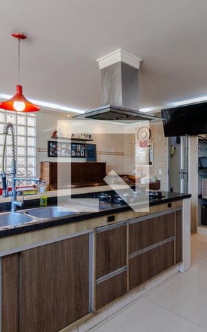 Casa à venda com 350m², 3 quartos e 2 vagas Casa à venda com 350m², 3 quartos e 2 vagasCozinha