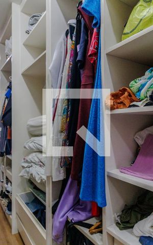 Casa à venda com 350m², 3 quartos e 2 vagas Casa à venda com 350m², 3 quartos e 2 vagasCloset da Suíte