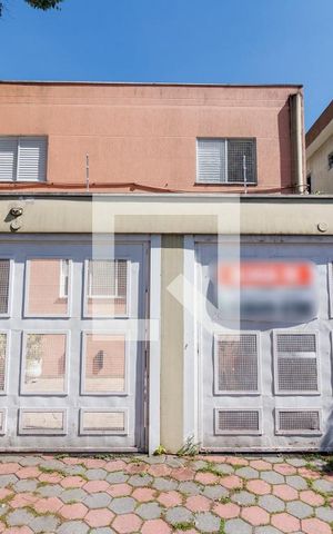 Casa à venda com 350m², 3 quartos e 2 vagas Casa à venda com 350m², 3 quartos e 2 vagasFachada