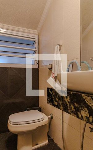 Casa à venda com 350m², 3 quartos e 2 vagas Casa à venda com 350m², 3 quartos e 2 vagasLavabo