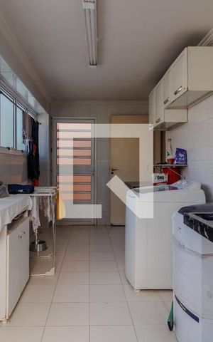 Casa à venda com 350m², 3 quartos e 2 vagas Casa à venda com 350m², 3 quartos e 2 vagasÁrea de serviço