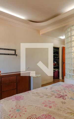 Casa à venda com 350m², 3 quartos e 2 vagas Casa à venda com 350m², 3 quartos e 2 vagasSuíte