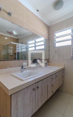 Casa à venda com 350m², 3 quartos e 2 vagas Casa à venda com 350m², 3 quartos e 2 vagasBanheiro da Suíte