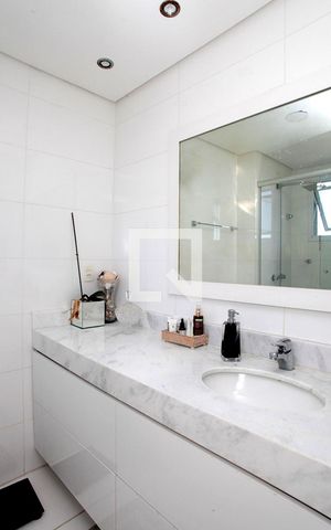 Apartamento para alugar com 200m², 3 quartos e 3 vagasBanheiro Quarto 1 Suíte