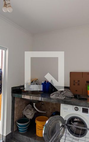 Casa à venda com 196m², 2 quartos e 6 vagas Casa à venda com 196m², 2 quartos e 6 vagasÁrea de Serviço