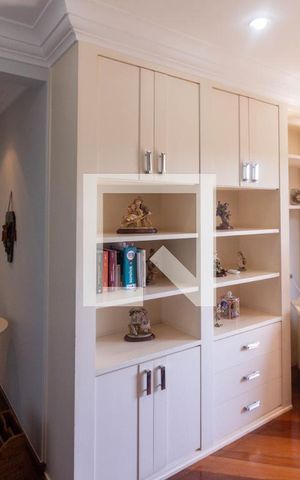 Apartamento à venda com 176m², 3 quartos e 3 vagas Apartamento à venda com 176m², 3 quartos e 3 vagasSala de TV