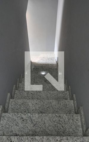 Casa de condomínio para alugar com 72m², 2 quartos e 1 vagaEscada