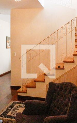Casa para alugar com 190m², 3 quartos e 2 vagas Casa para alugar com 190m², 3 quartos e 2 vagasSala