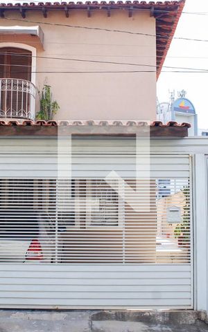 Casa para alugar com 190m², 3 quartos e 2 vagas Casa para alugar com 190m², 3 quartos e 2 vagasFachada
