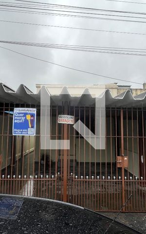 Casa à venda com 150m², 2 quartos e 2 vagas Casa à venda com 150m², 2 quartos e 2 vagasFachada