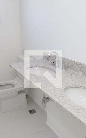 Apartamento para alugar com 180m², 4 quartos e 3 vagas Apartamento para alugar com 180m², 4 quartos e 3 vagasBanheiro da Suíte 1