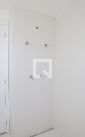 Apartamento para alugar com 180m², 4 quartos e 3 vagas Apartamento para alugar com 180m², 4 quartos e 3 vagasBanheiro da Suíte 1