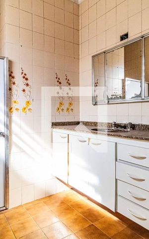 Casa à venda com 250m², 3 quartos e 2 vagas Casa à venda com 250m², 3 quartos e 2 vagasSuite - Banheiro