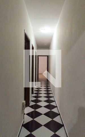 Casa à venda com 200m², 3 quartos e 2 vagas Casa à venda com 200m², 3 quartos e 2 vagasCorredor