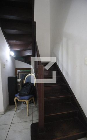 Casa à venda com 140m², 4 quartos e 3 vagasSala