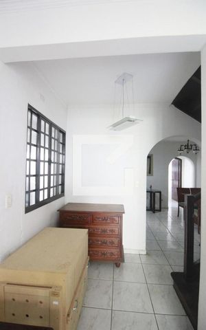 Casa à venda com 140m², 4 quartos e 3 vagasSala