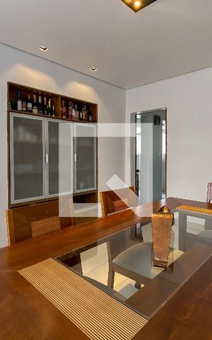 Apartamento à venda com 211m², 4 quartos e 3 vagas Apartamento à venda com 211m², 4 quartos e 3 vagasSala