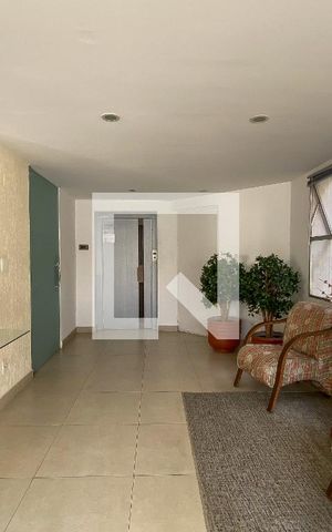 Apartamento à venda com 211m², 4 quartos e 3 vagas Apartamento à venda com 211m², 4 quartos e 3 vagasHall social