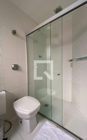 Apartamento à venda com 211m², 4 quartos e 3 vagas Apartamento à venda com 211m², 4 quartos e 3 vagasBanheiro da Suíte