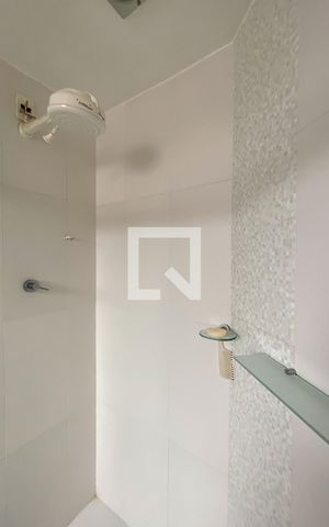Apartamento à venda com 211m², 4 quartos e 3 vagas Apartamento à venda com 211m², 4 quartos e 3 vagasBanheiro da Suíte