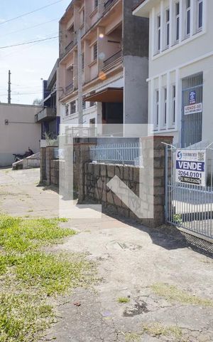 Casa à venda com 500m², 6 quartos e 8 vagasFachada
