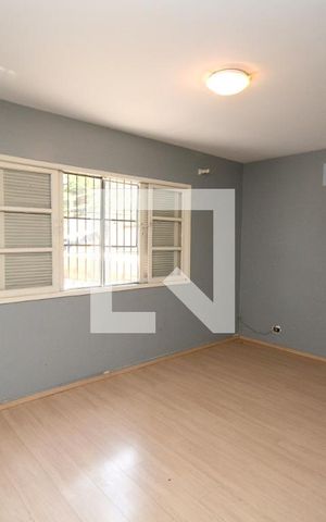 Casa à venda com 195m², 3 quartos e 4 vagasSuíte