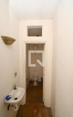 Casa à venda com 195m², 3 quartos e 4 vagasBanheiro de serviço
