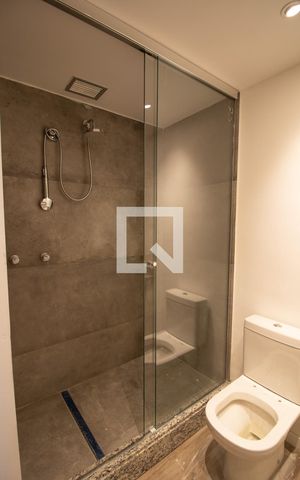 Studio para alugar com 43m², 1 quarto e 1 vaga Studio para alugar com 43m², 1 quarto e 1 vagaBanheiro