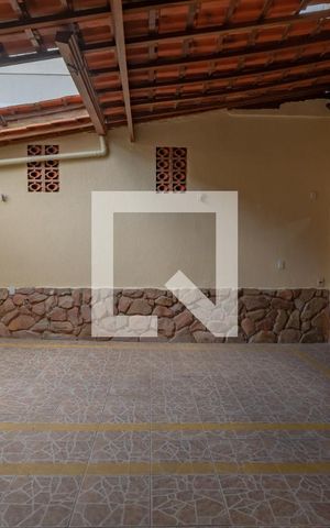 Casa para alugar com 110m², 2 quartos e 2 vagas Casa para alugar com 110m², 2 quartos e 2 vagasEntrada - Garagem