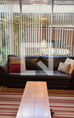 Casa à venda com 200m², 4 quartos e 2 vagasSala
